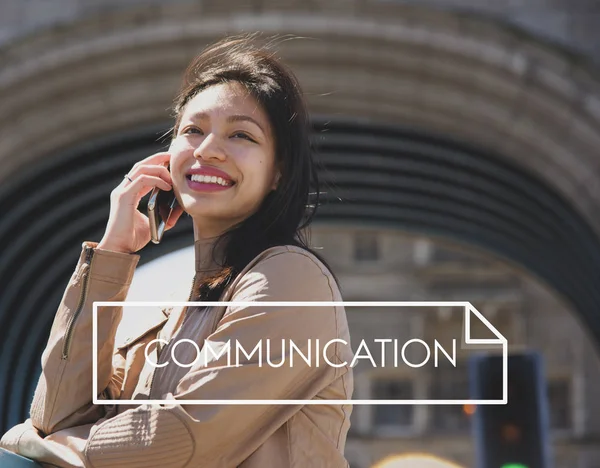 Young woman talking on phone — Stock Photo, Image