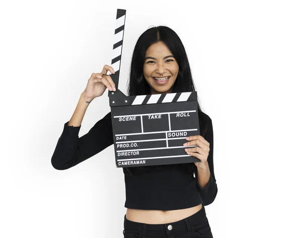 Femme tient dans les mains Clapper Board — Photo