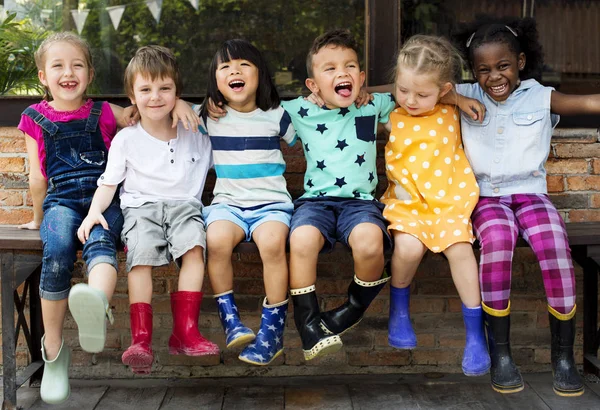 Kindergarten kids sitting and smiling — Stock Photo, Image