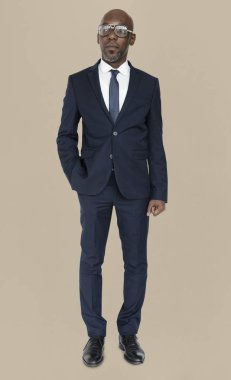 Takım elbiseli Afrikalı işadamı