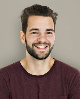 Sakallı yakışıklı adam