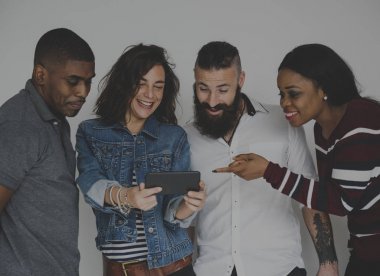 Dijital aygıt kullanan kişiler