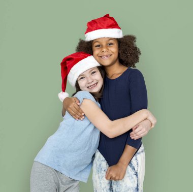 Noel Baba şapkaları sarılma kızlarda