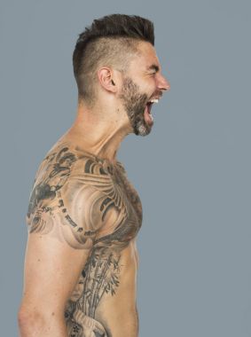 gömleksiz adam tattooes ile