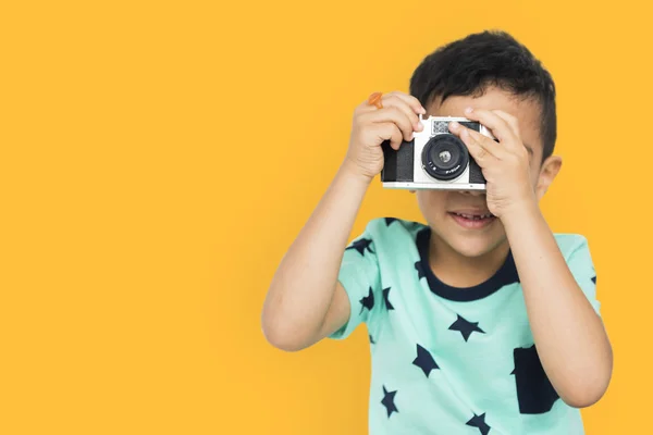 Pequeño niño tomando foto — Foto de Stock