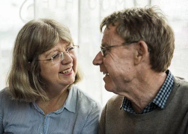 Szczęśliwa para seniorów — Zdjęcie stockowe