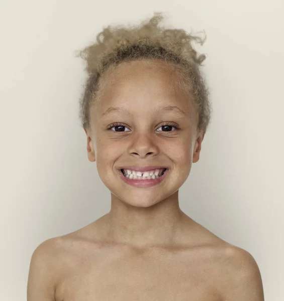 Niño pequeño con el pelo rizado —  Fotos de Stock