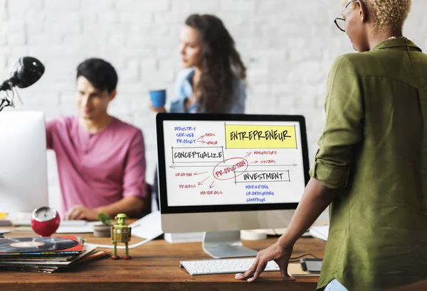 Grupp av personer som arbetar i ämbetet — Stockfoto