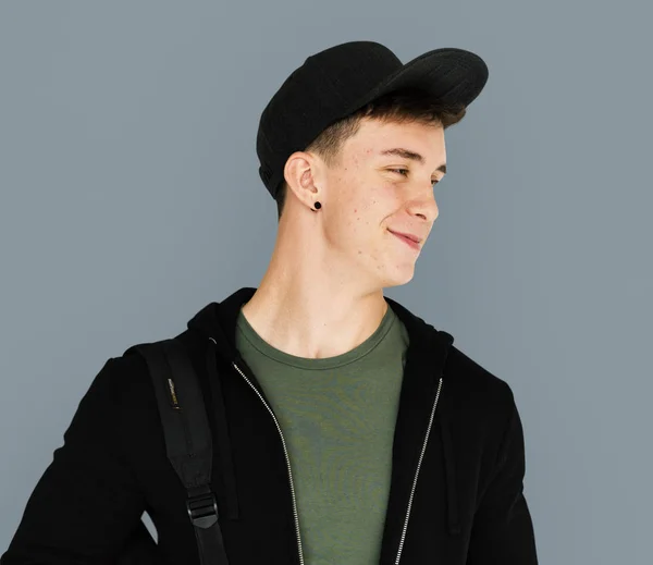 Adolescente chico es sonriendo —  Fotos de Stock