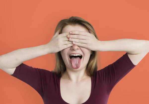 Menina mostrando língua — Fotografia de Stock