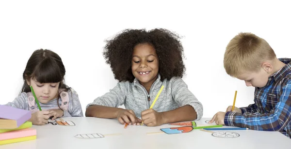 Adorables niños dibujando — Foto de Stock