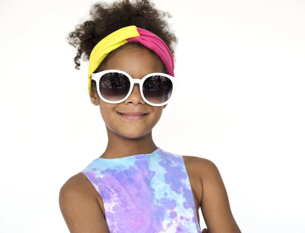 Afrikansk flicka bär solglasögon — Stockfoto