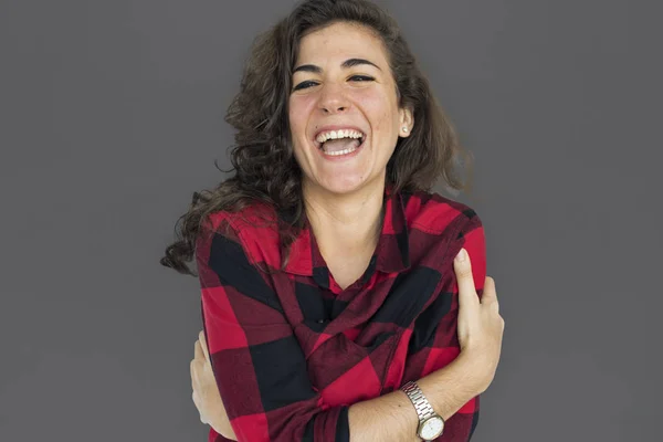 Mulher feliz abraçando-se — Fotografia de Stock