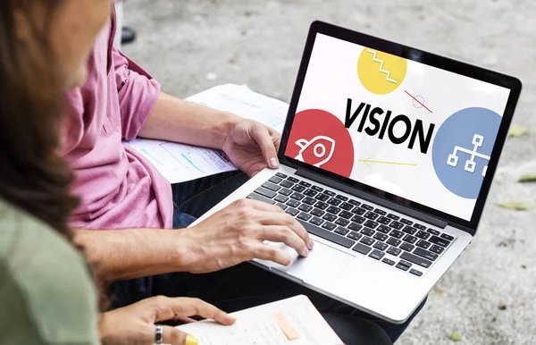 Studenten die laptop gebruiken — Stockfoto