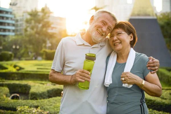 Pareja mayor después del deporte Ejercicios — Foto de Stock