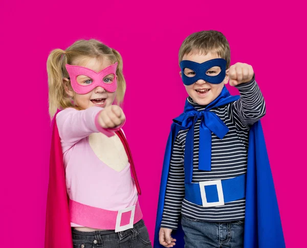 Enfants en costumes de super-héros — Photo