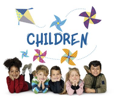 yerde yatarken çocuk 