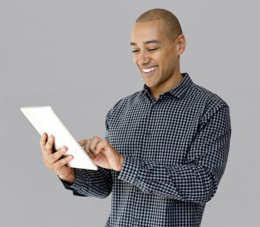 Genç adam stüdyo çekimleri