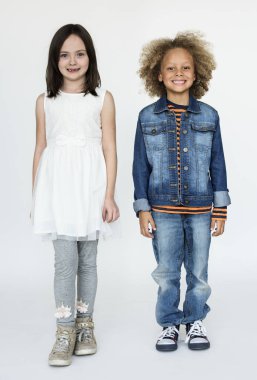 Farklı çocuklar eğleniyor