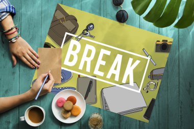 kadının elinde kart yazma 