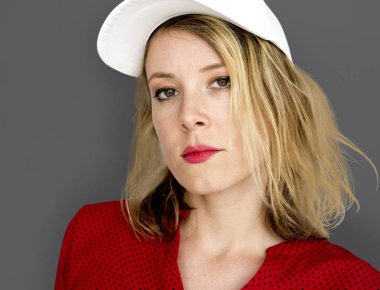  kadın kırmızı ruj