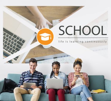 Arkadaşlar dijital cihazlar kullanarak 