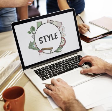 insan eli dizüstü bilgisayar kullanarak 