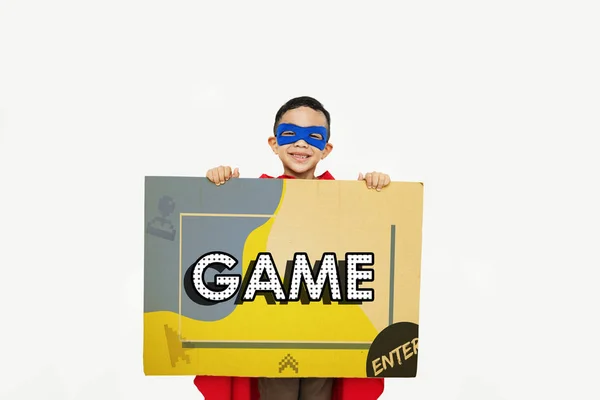 Niño en traje superhéroe sostiene pancarta —  Fotos de Stock