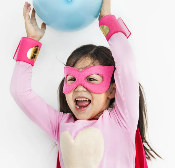 Menina segurando balão — Fotografia de Stock