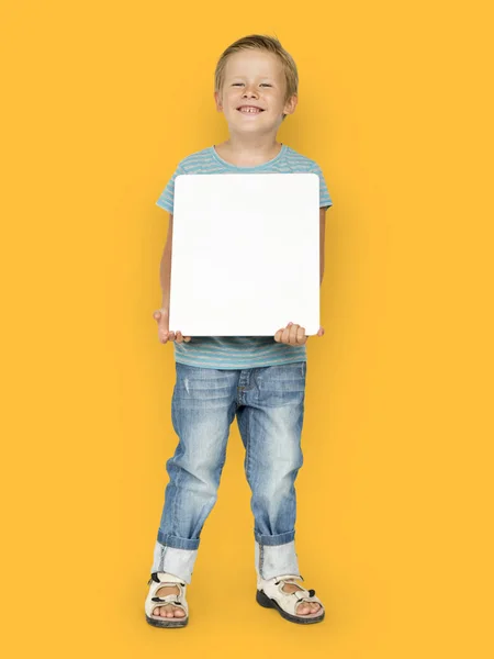 Хлопчик тримає пустому папері Ради — стокове фото