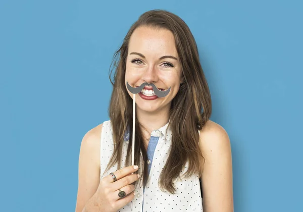 Mulher segurando papel bigode — Fotografia de Stock