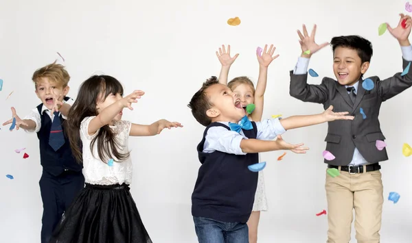 Fiesta de niños con confeti —  Fotos de Stock