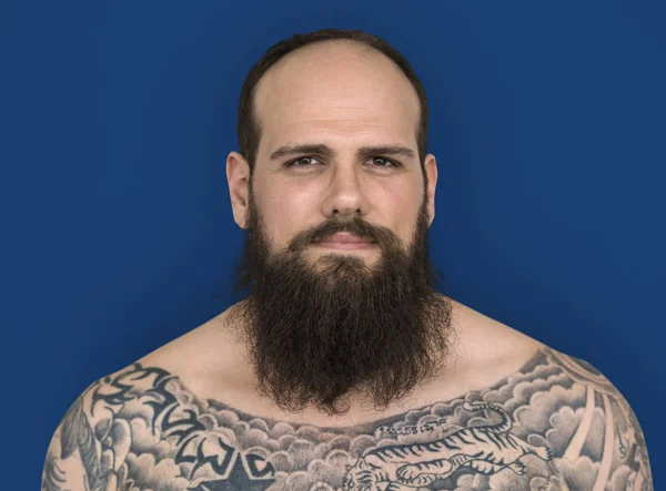 Чоловік з бородою та татуюванням — стокове фото
