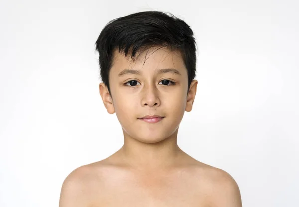 Το παιδί με γυμνό στήθος στο στούντιο — Φωτογραφία Αρχείου