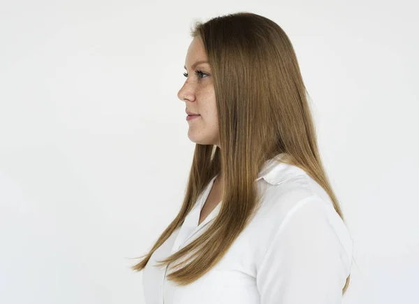 Frau posiert im Studio — Stockfoto