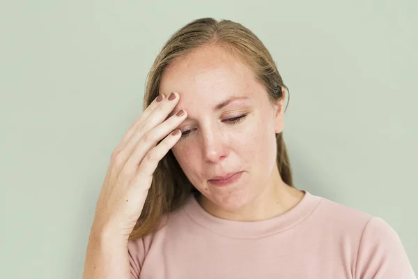 Frau mit Kopfschmerzen — Stockfoto