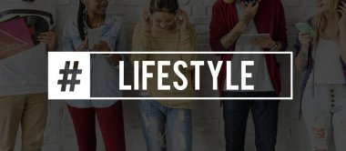 Arkadaşlar dijital cihazlar kullanarak