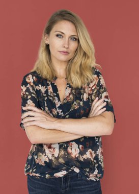 Stüdyodaki genç bayan.