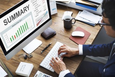 bilgisayarla çalışma iş adamı