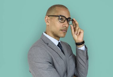 yakışıklı genç iş adamı gözlük