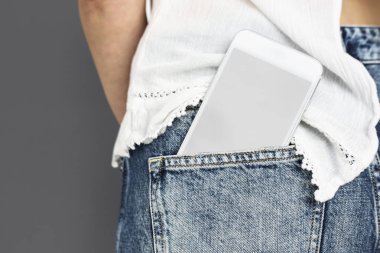kot pantolon cebinde dijital smartphone