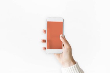 El ele tutuşan cep telefonu