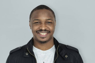 Afrikalı genç gülümseyen