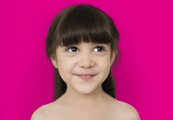 Entzückendes kleines Mädchen lächelt — Stockfoto