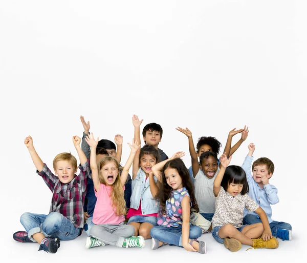 Niños jugando juntos —  Fotos de Stock