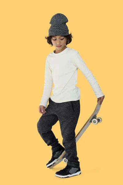 귀여운 소년 스케이트 보드 — 스톡 사진