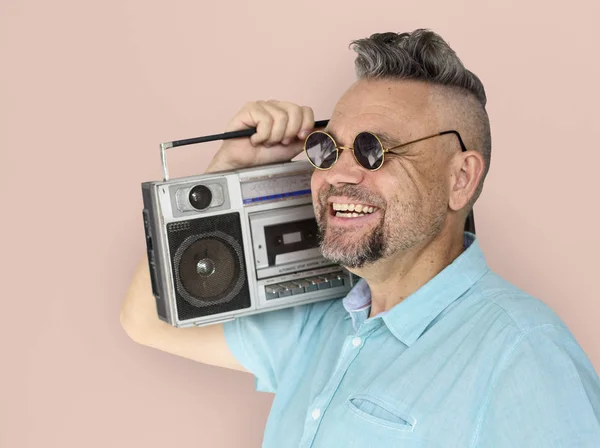 Homem segurando Jukebox — Fotografia de Stock