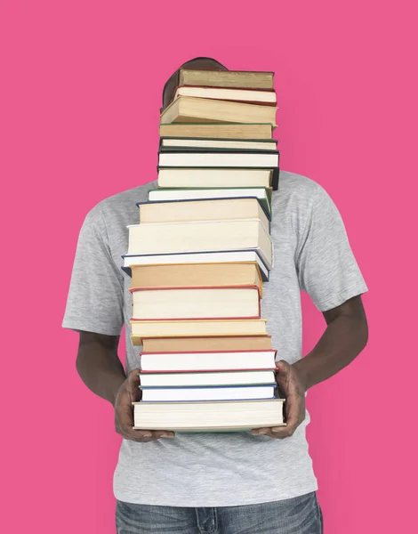 Afrikanska mannen bära läroböcker — Stockfoto