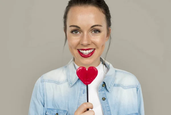 Mujer con corazón piruleta — Foto de Stock