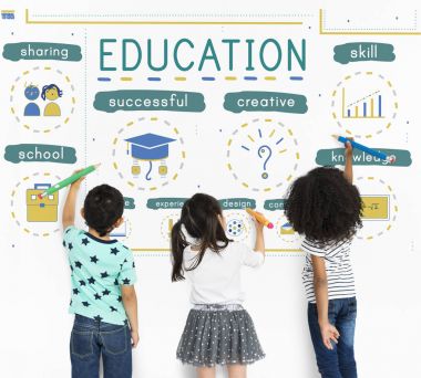 duvarda çizim çocuklar